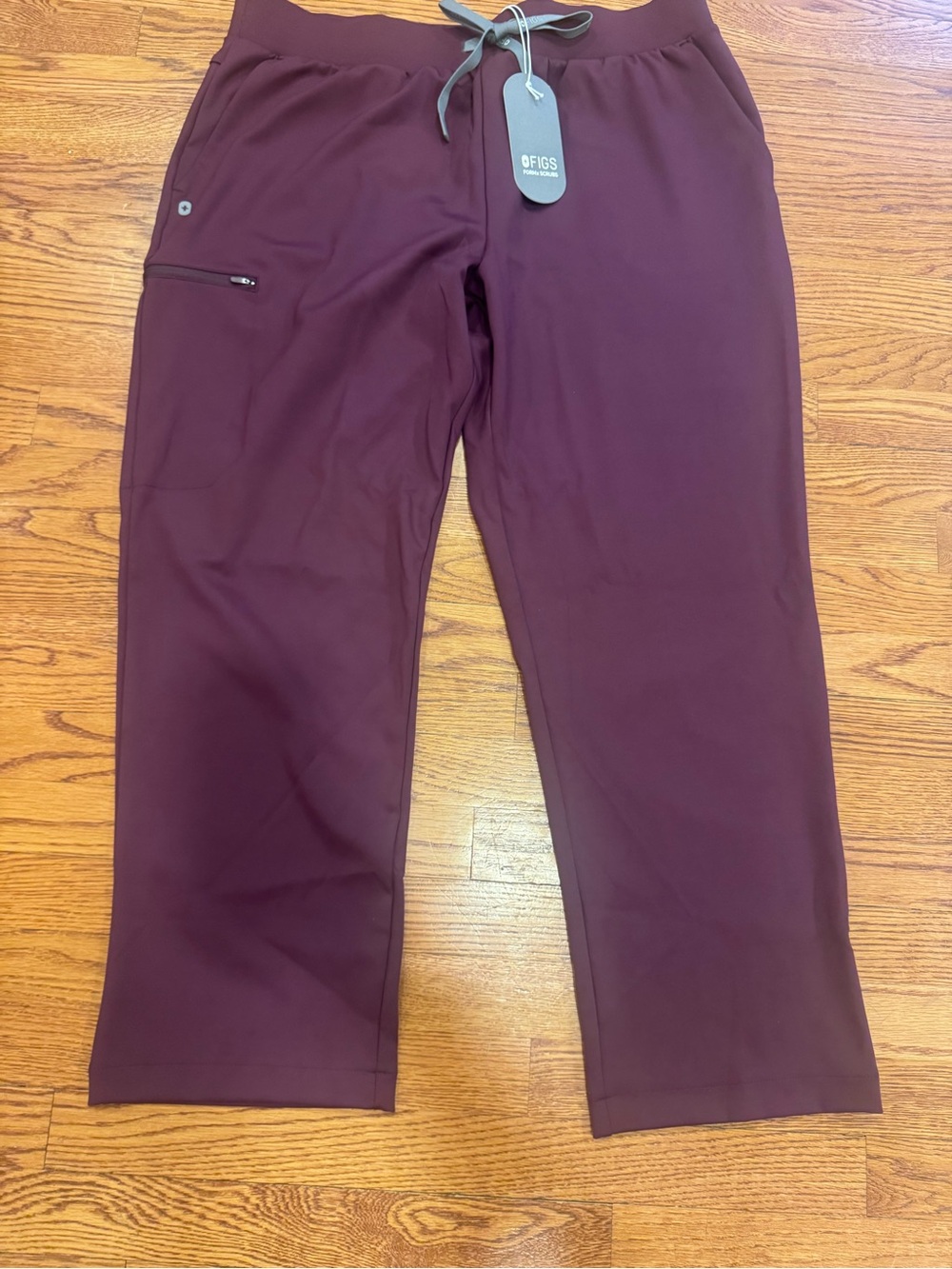 FIGS Women’s Jogger Pants in Burgundy/Plum Color NWT